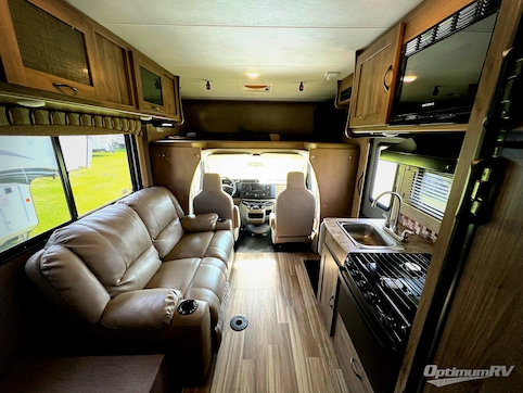 2016 Coachmen Freelander 21QB Chevy 4500 RV Photo 2