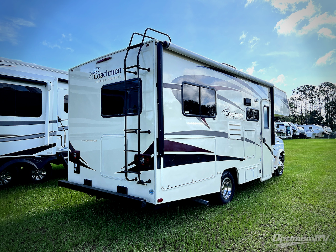 2016 Coachmen Freelander 21QB  Chevy 4500 Photo 3