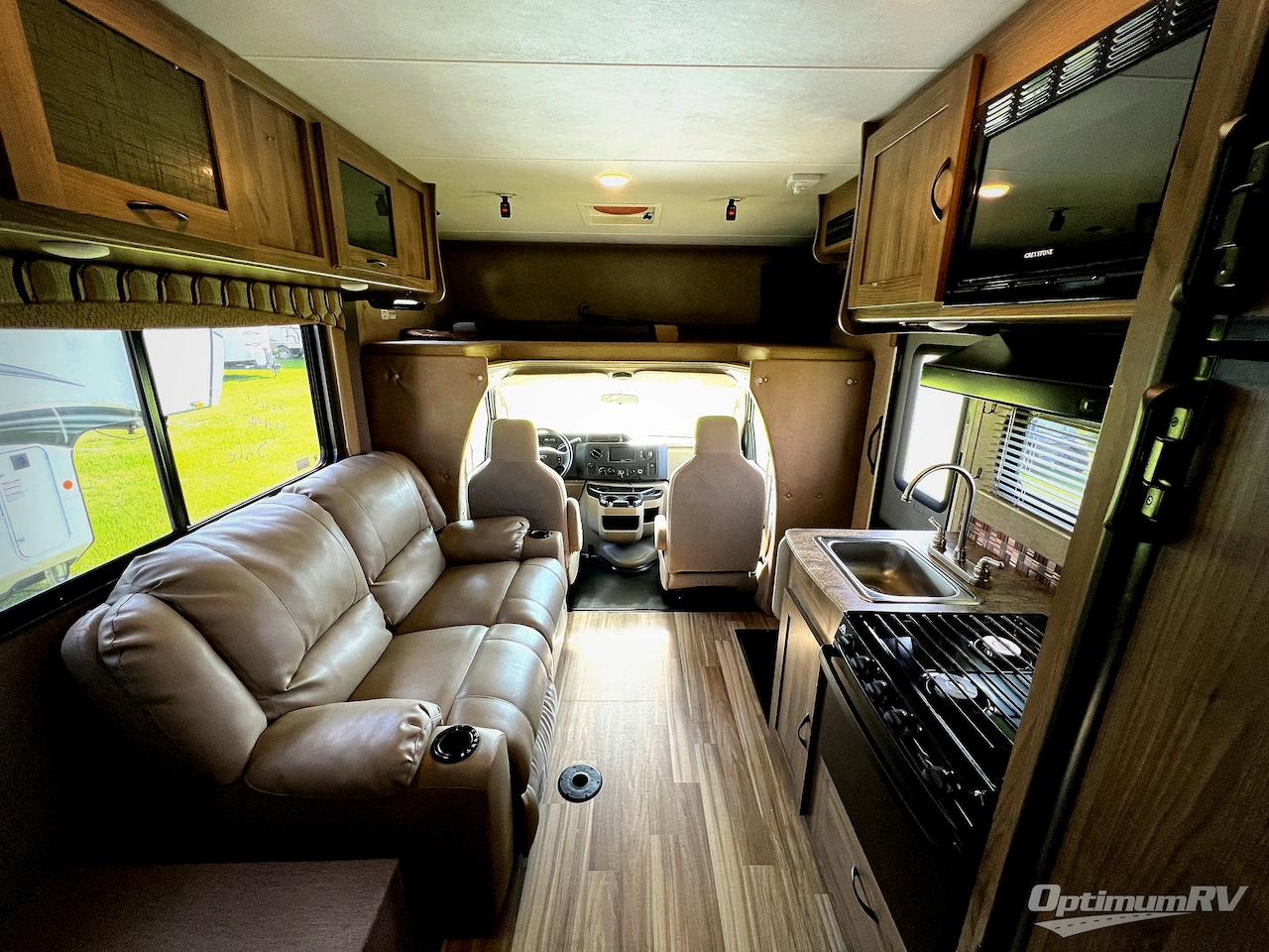 2016 Coachmen Freelander 21QB  Chevy 4500 Photo 5