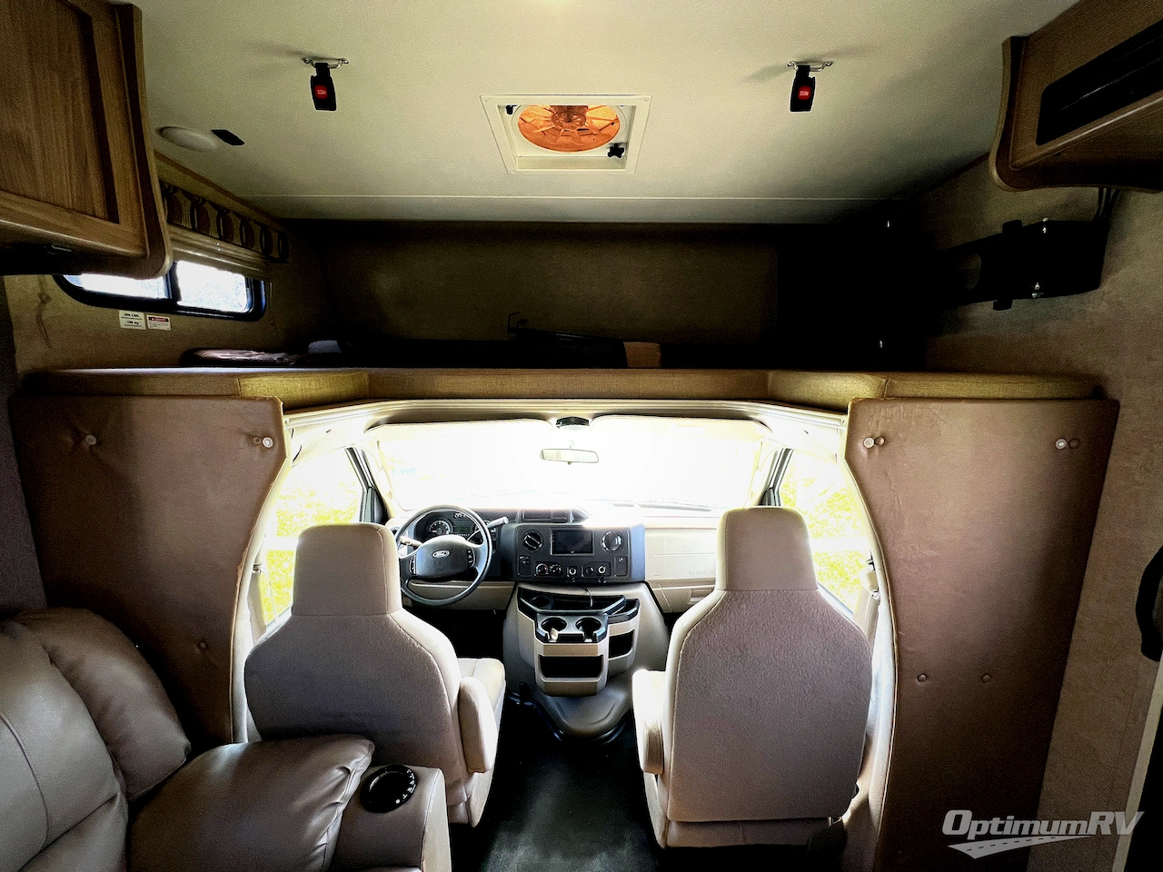 2016 Coachmen Freelander 21QB  Chevy 4500 Photo 6