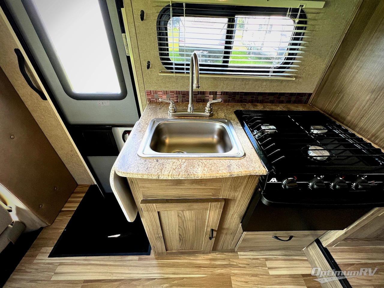 2016 Coachmen Freelander 21QB  Chevy 4500 Photo 10