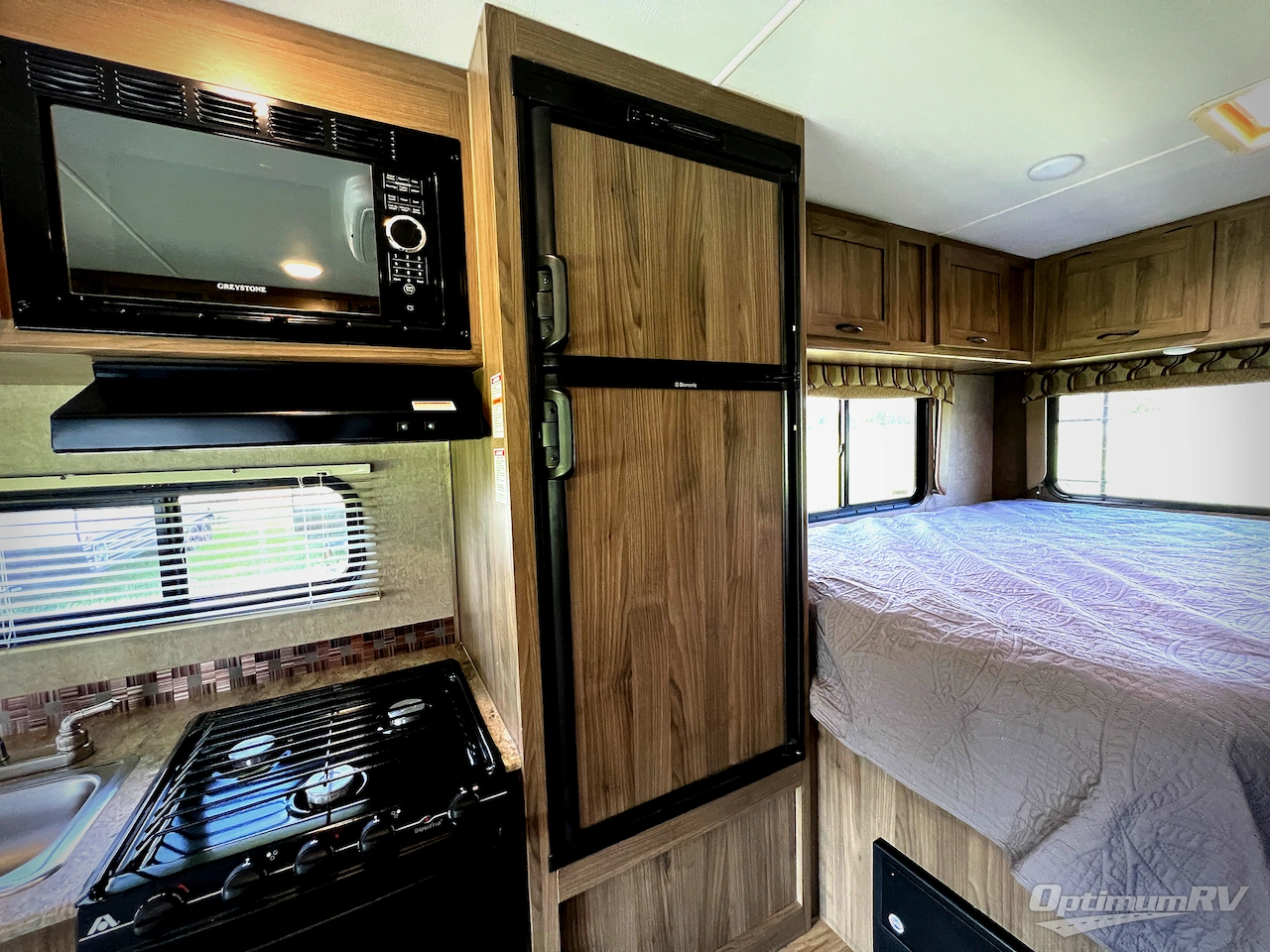 2016 Coachmen Freelander 21QB  Chevy 4500 Photo 13