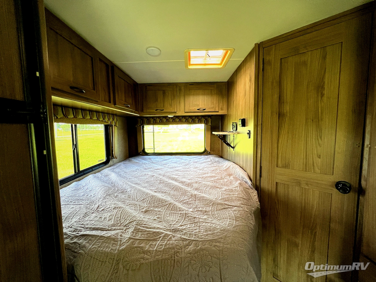 2016 Coachmen Freelander 21QB  Chevy 4500 Photo 14
