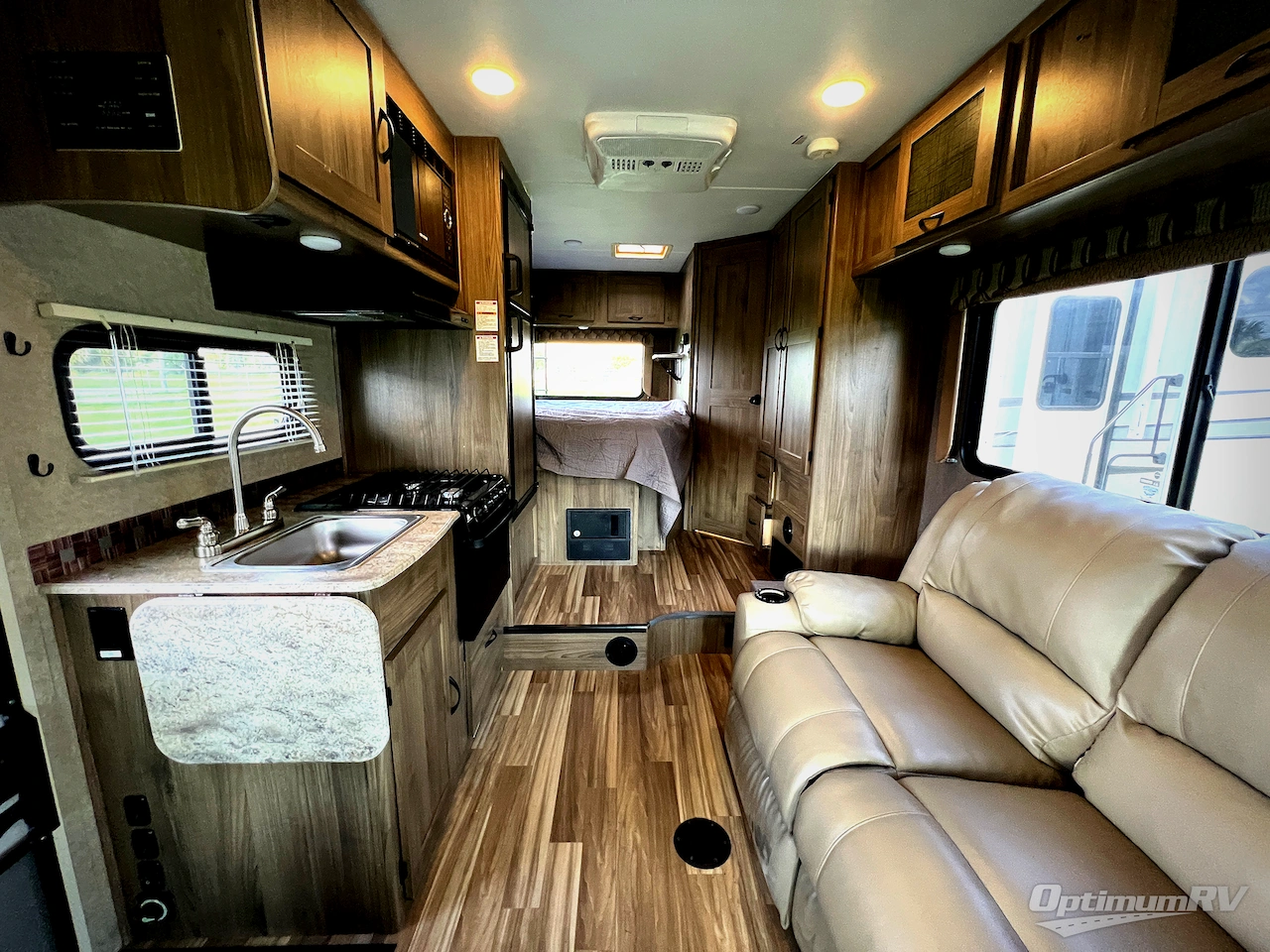 2016 Coachmen Freelander 21QB  Chevy 4500 Photo 17
