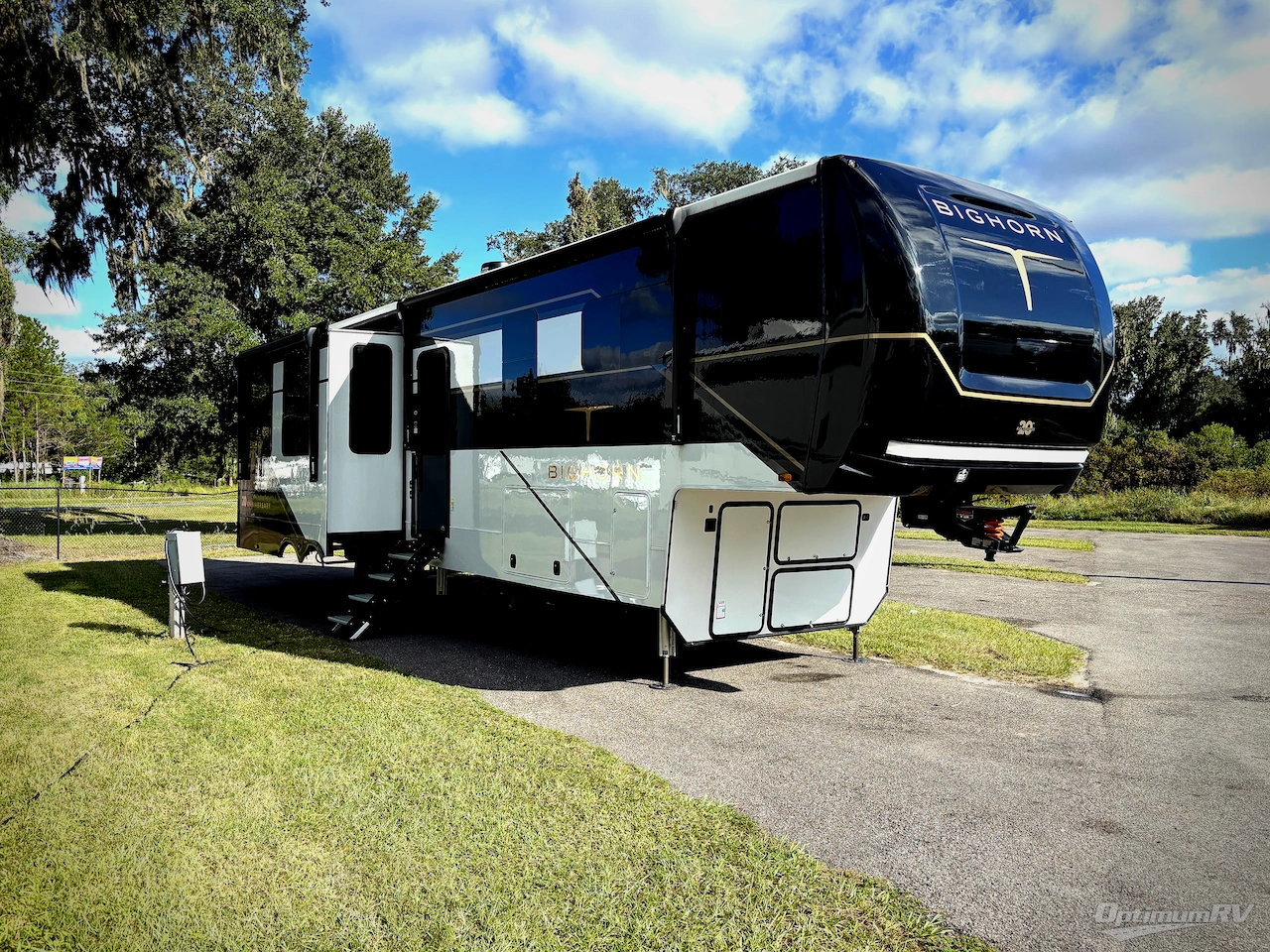 2025 Heartland Bighorn 331RL Photo 1