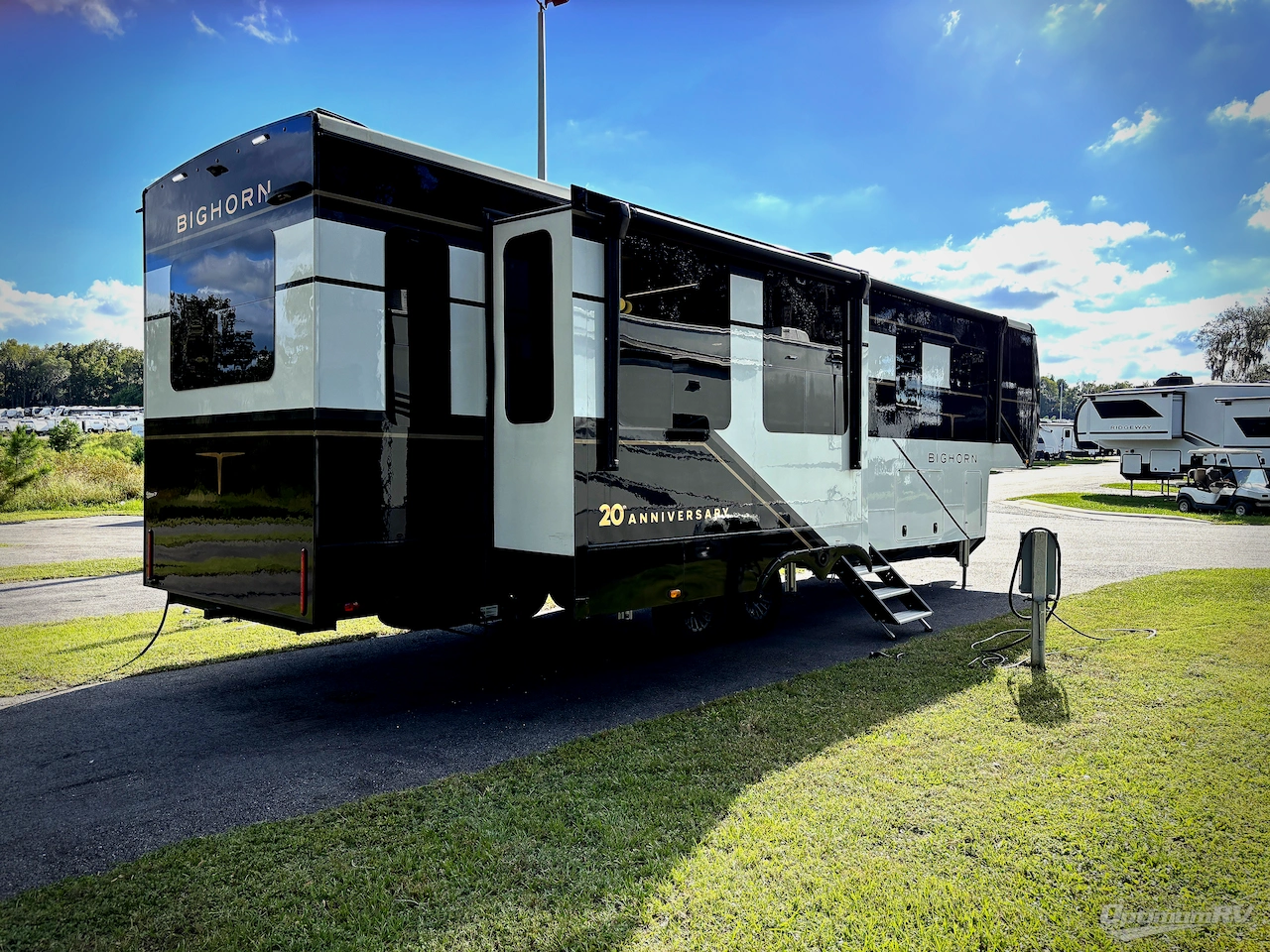 2025 Heartland Bighorn 331RL Photo 2