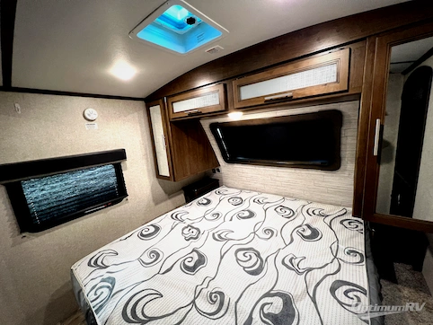 2020 Keystone Cougar Half-Ton 26RBS RV Photo 4