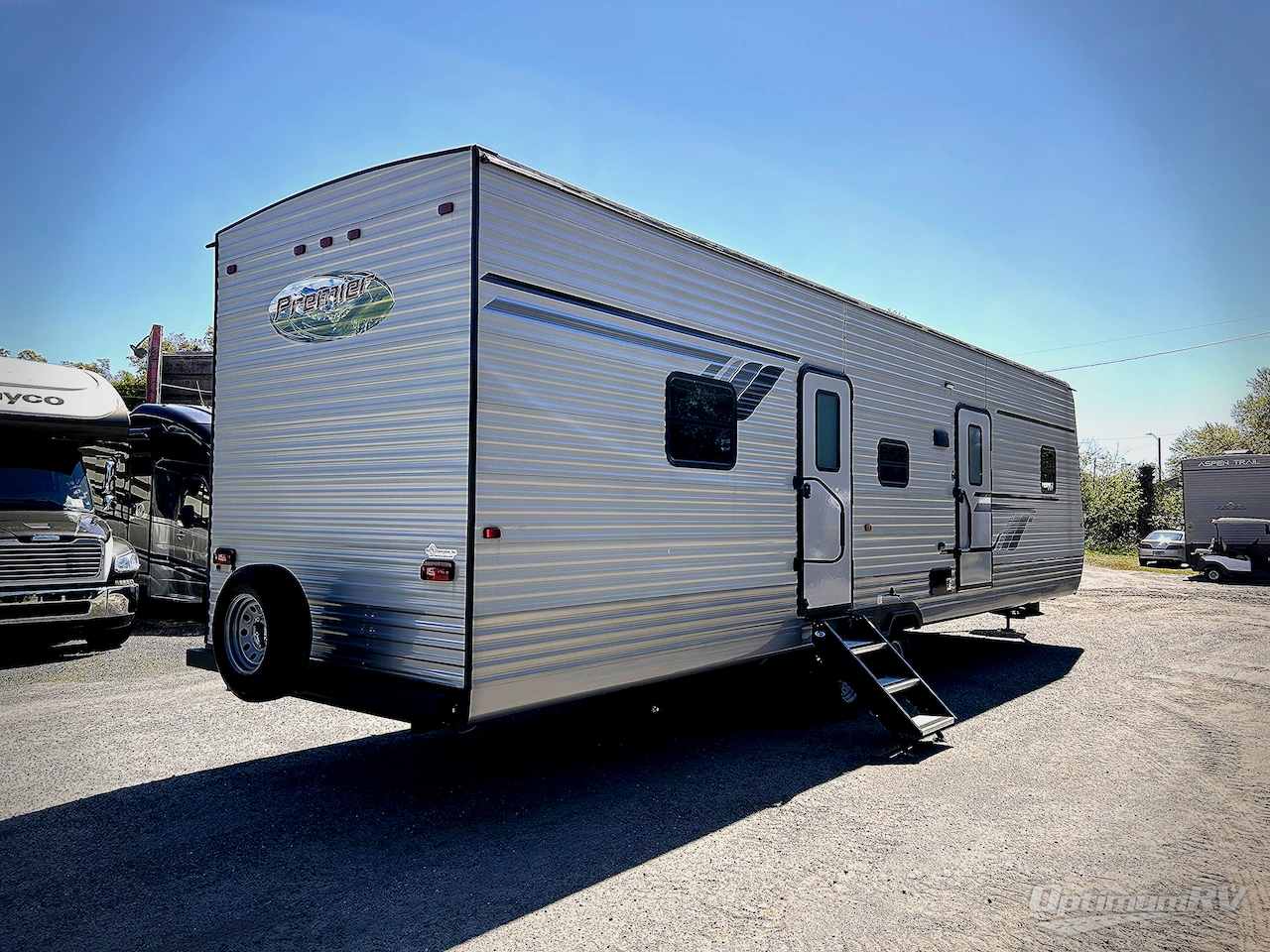 2025 HL Enterprise Hy-Line 38 Premier Photo 2