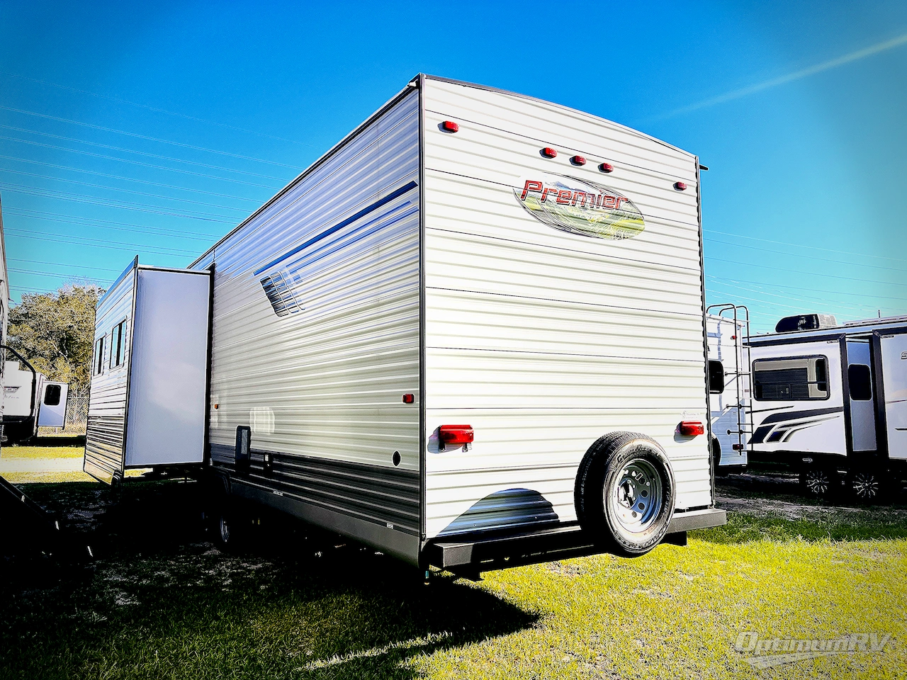 2025 HL Enterprise Hy-Line 38 Premier Photo 2