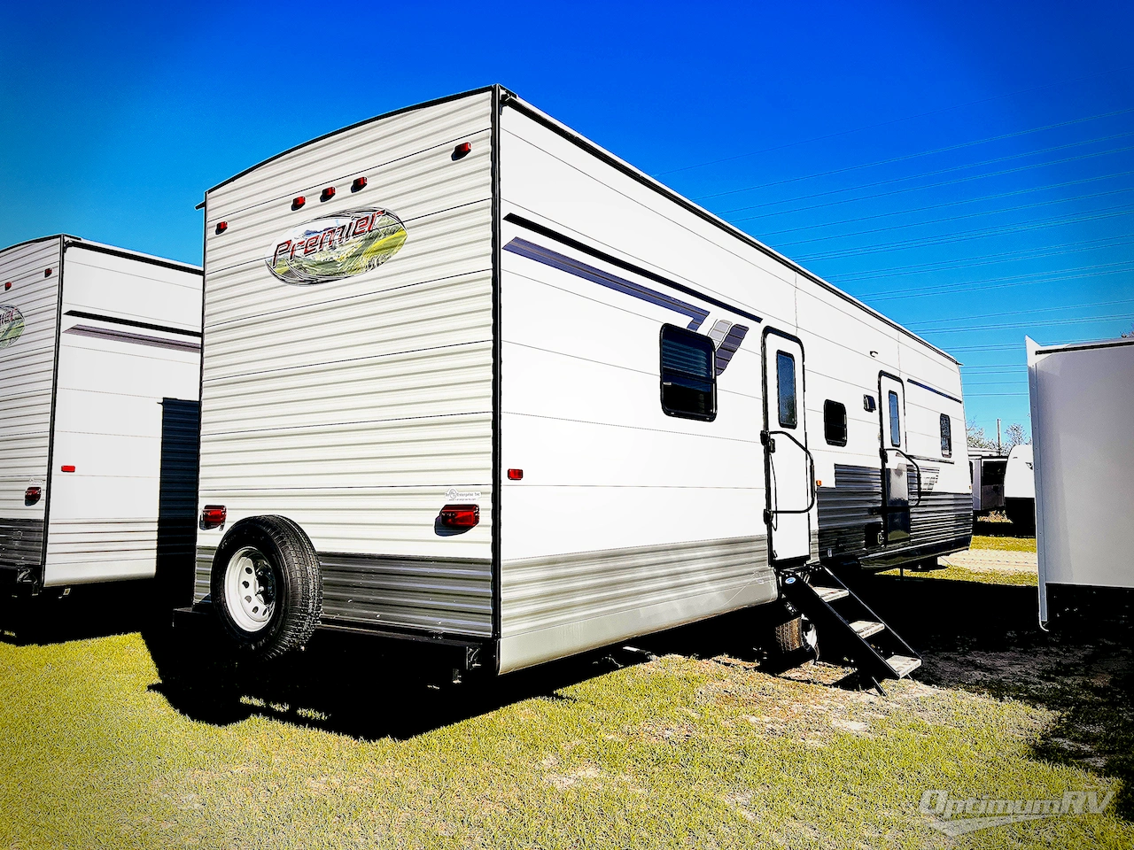 2025 HL Enterprise Hy-Line 38 Premier Photo 3