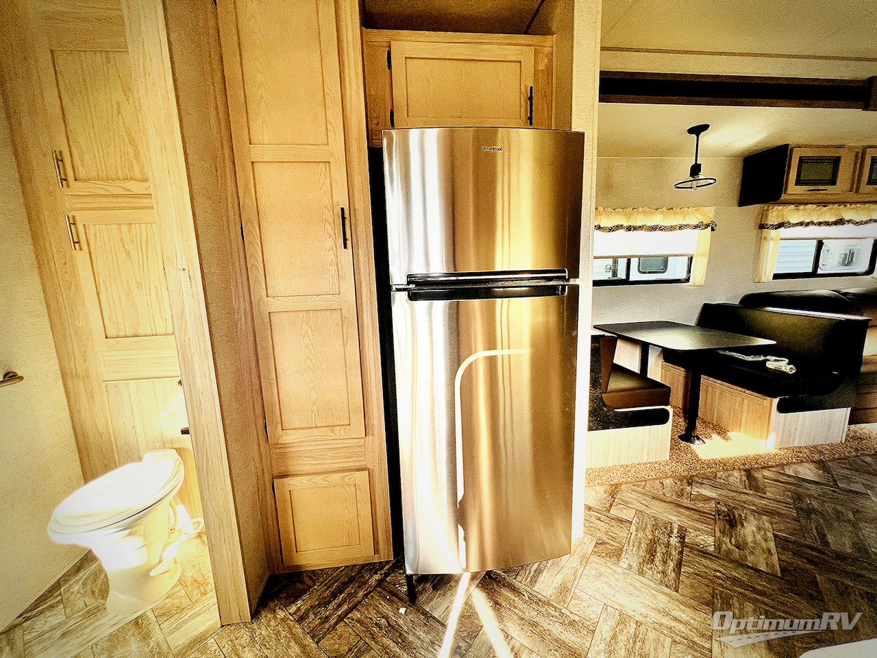 2025 HL Enterprise Hy-Line 38 Premier Photo 13