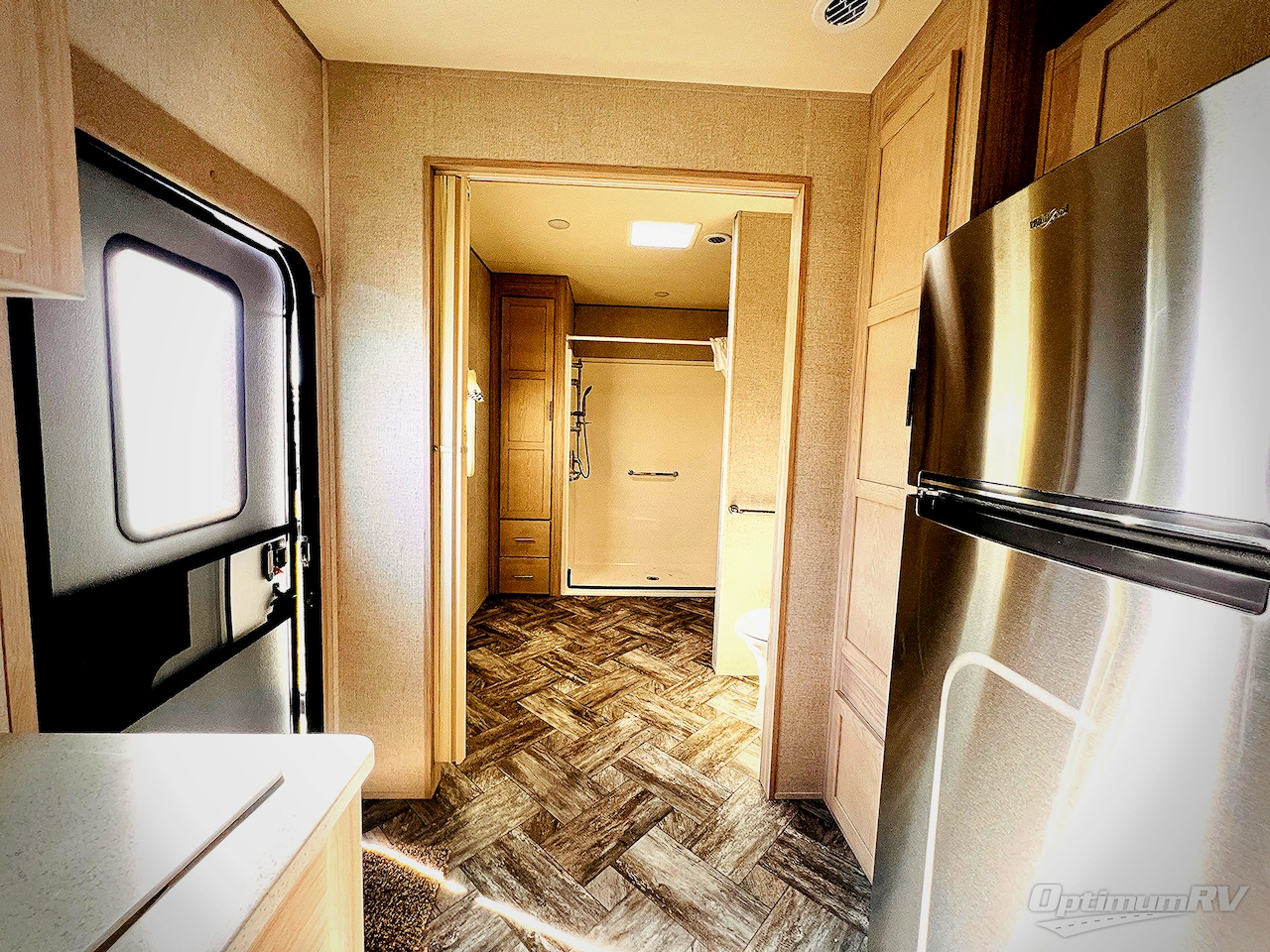 2025 HL Enterprise Hy-Line 38 Premier Photo 16