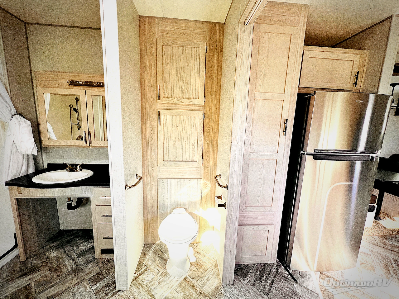 2025 HL Enterprise Hy-Line 38 Premier Photo 19