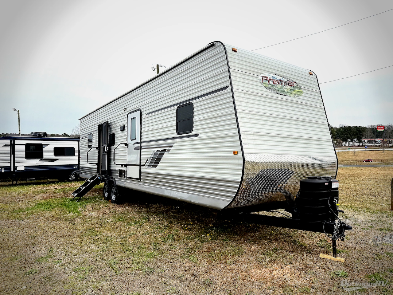 2025 HL Enterprise Hy-Line 38 Premier Photo 1