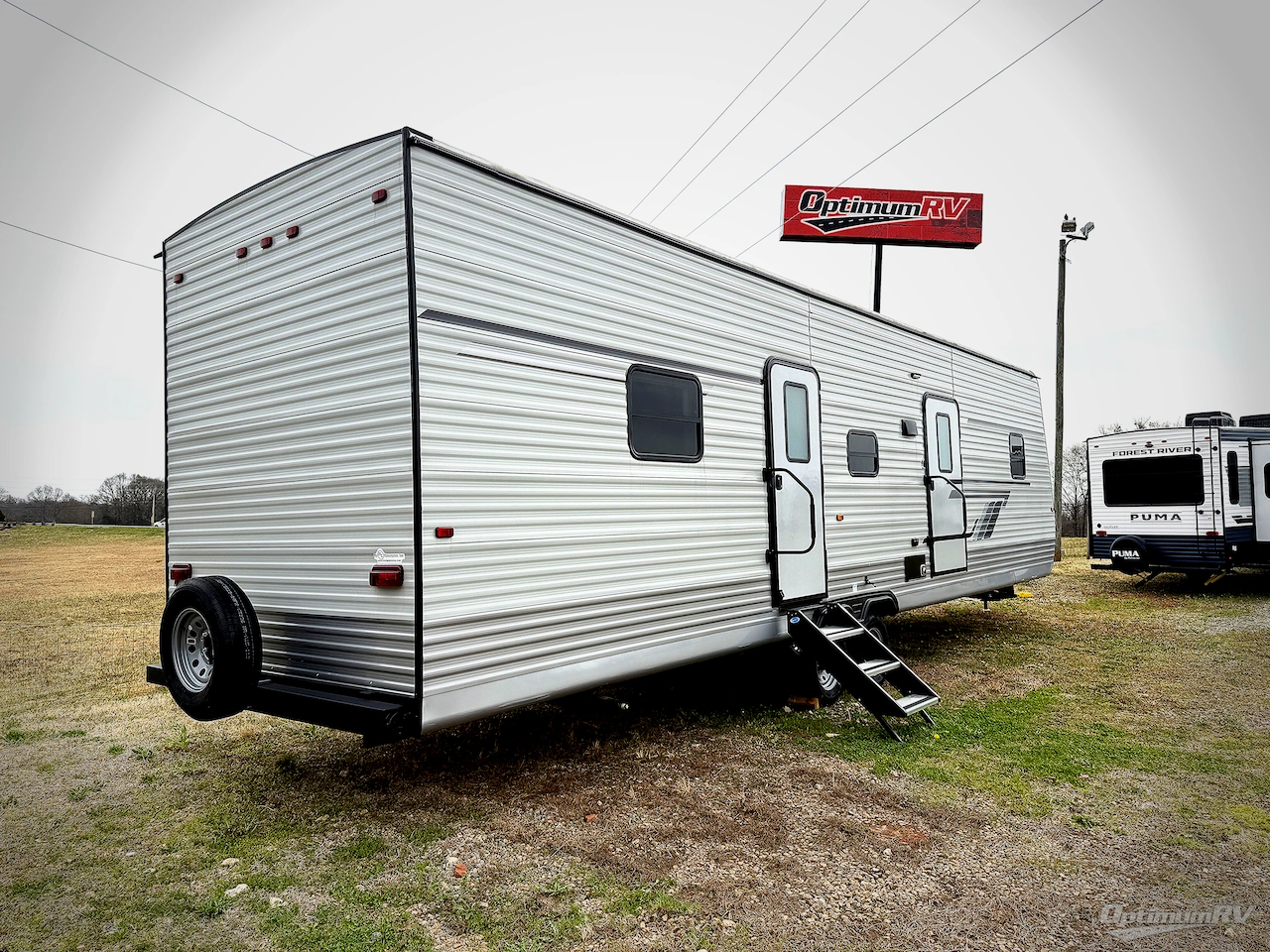 2025 HL Enterprise Hy-Line 38 Premier Photo 2