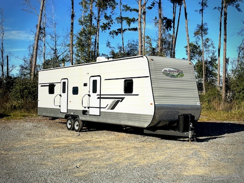 Used 2025 HL Enterprise Hy-Line 38 Premier Featured Photo