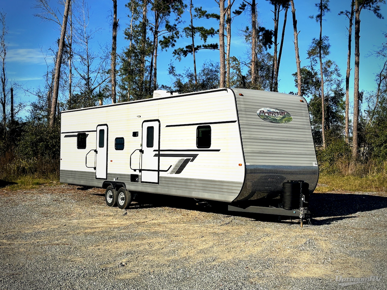 2025 HL Enterprise Hy-Line 38 Premier Photo 1