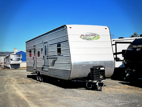 Used 2025 HL Enterprise Hy-Line 38 Premier Featured Photo