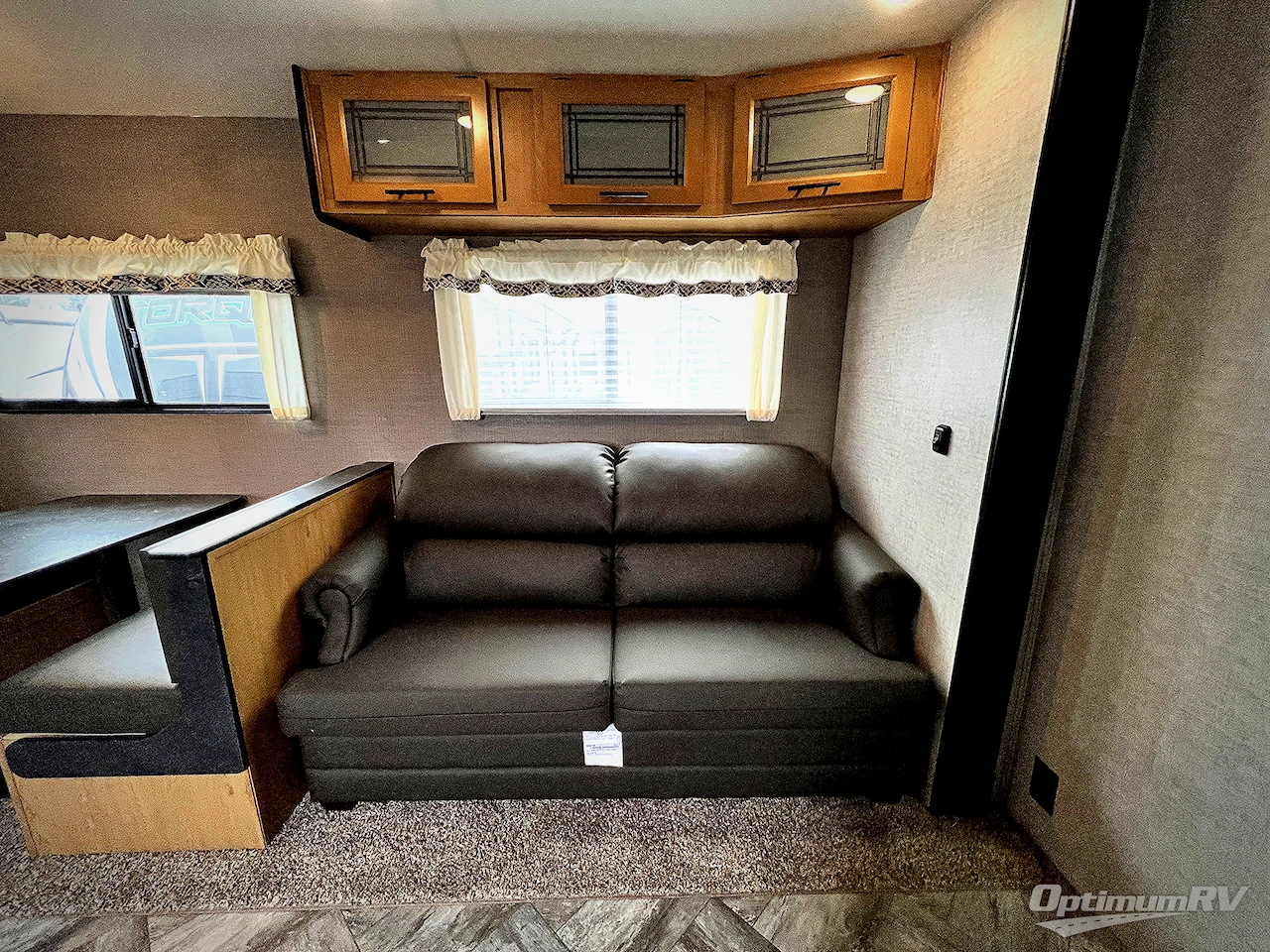 2025 HL Enterprise Hy-Line 38 Premier Photo 16