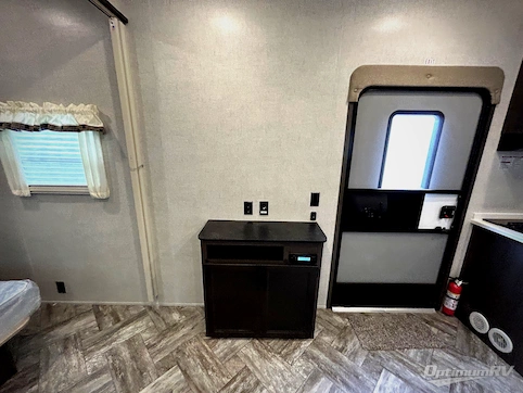 2025 HL Enterprise Hy-Line Premier HY38 RV Photo 4
