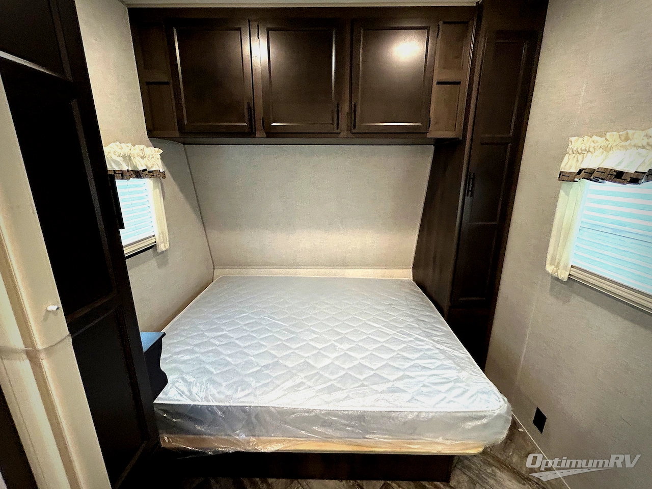2025 HL Enterprise Hy-Line Premier HY38 Photo 6
