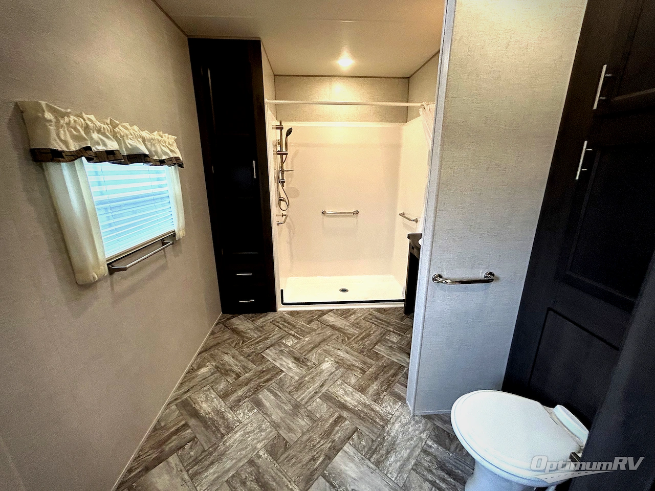 2025 HL Enterprise Hy-Line Premier HY38 Photo 12