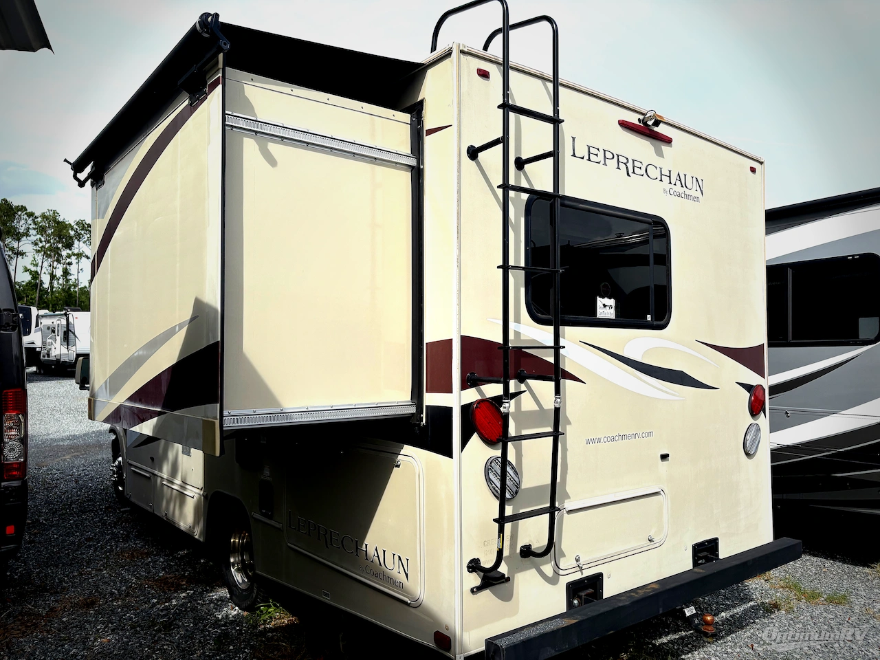 2016 Coachmen Leprechaun 210RS Ford 450 Photo 3