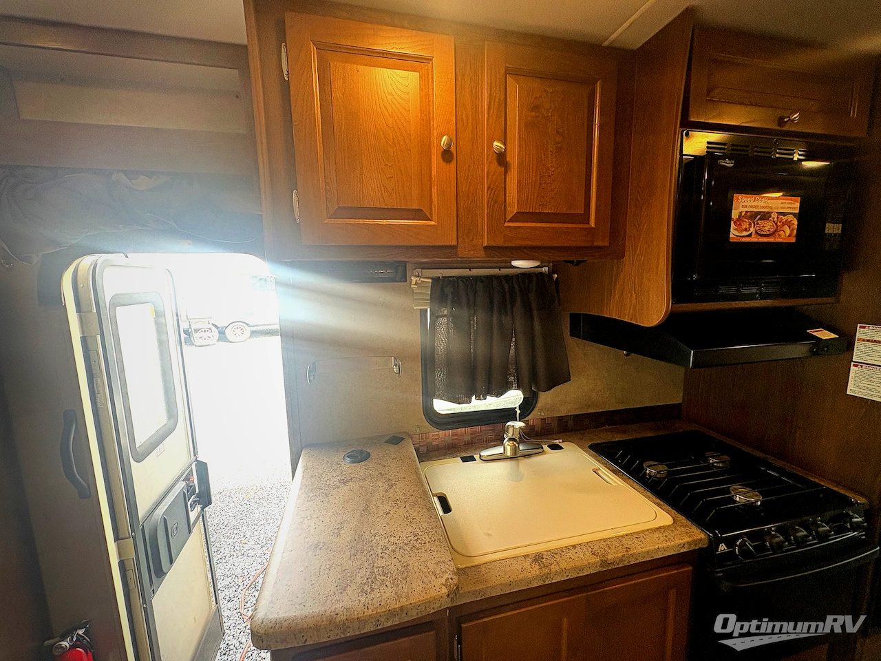 2016 Coachmen Leprechaun 210RS Ford 450 Photo 7