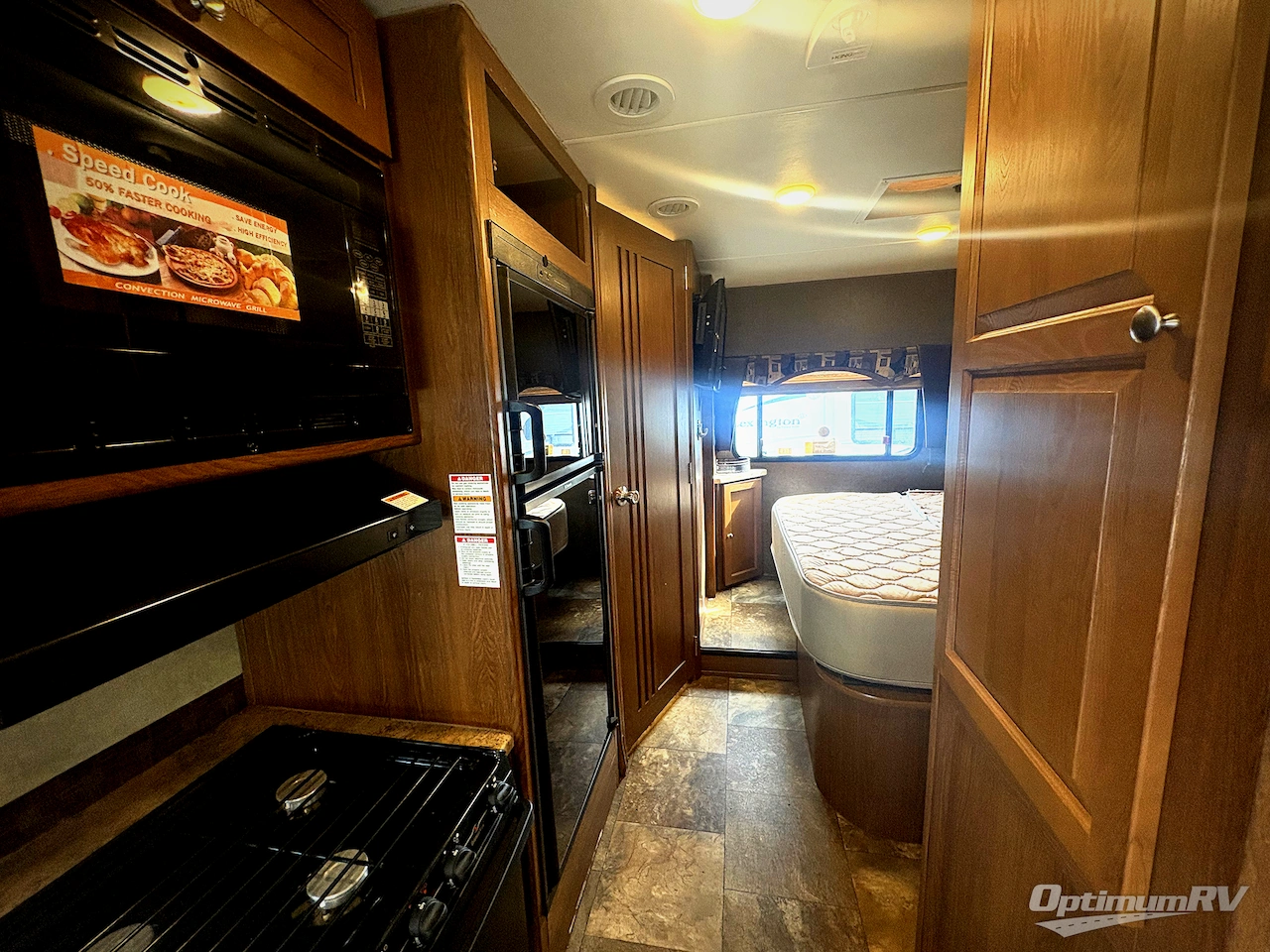 2016 Coachmen Leprechaun 210RS Ford 450 Photo 9