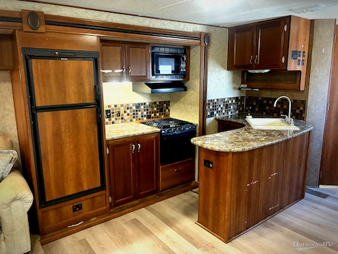 2016 Prime Time Avenger 32RED RV Photo 2