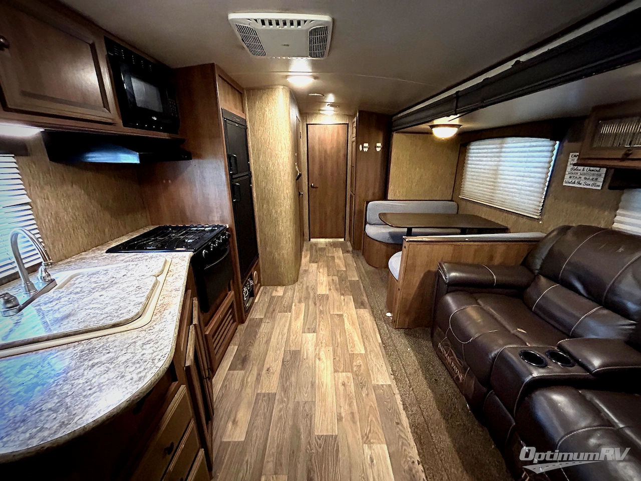2016 Heartland Sundance XLT 312 BH Photo 4