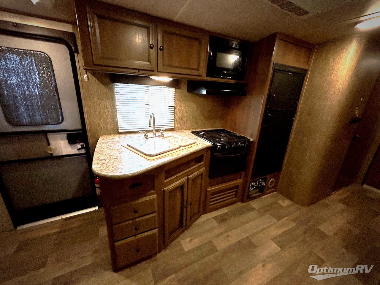 2016 Heartland Sundance XLT 312 BH Photo 9
