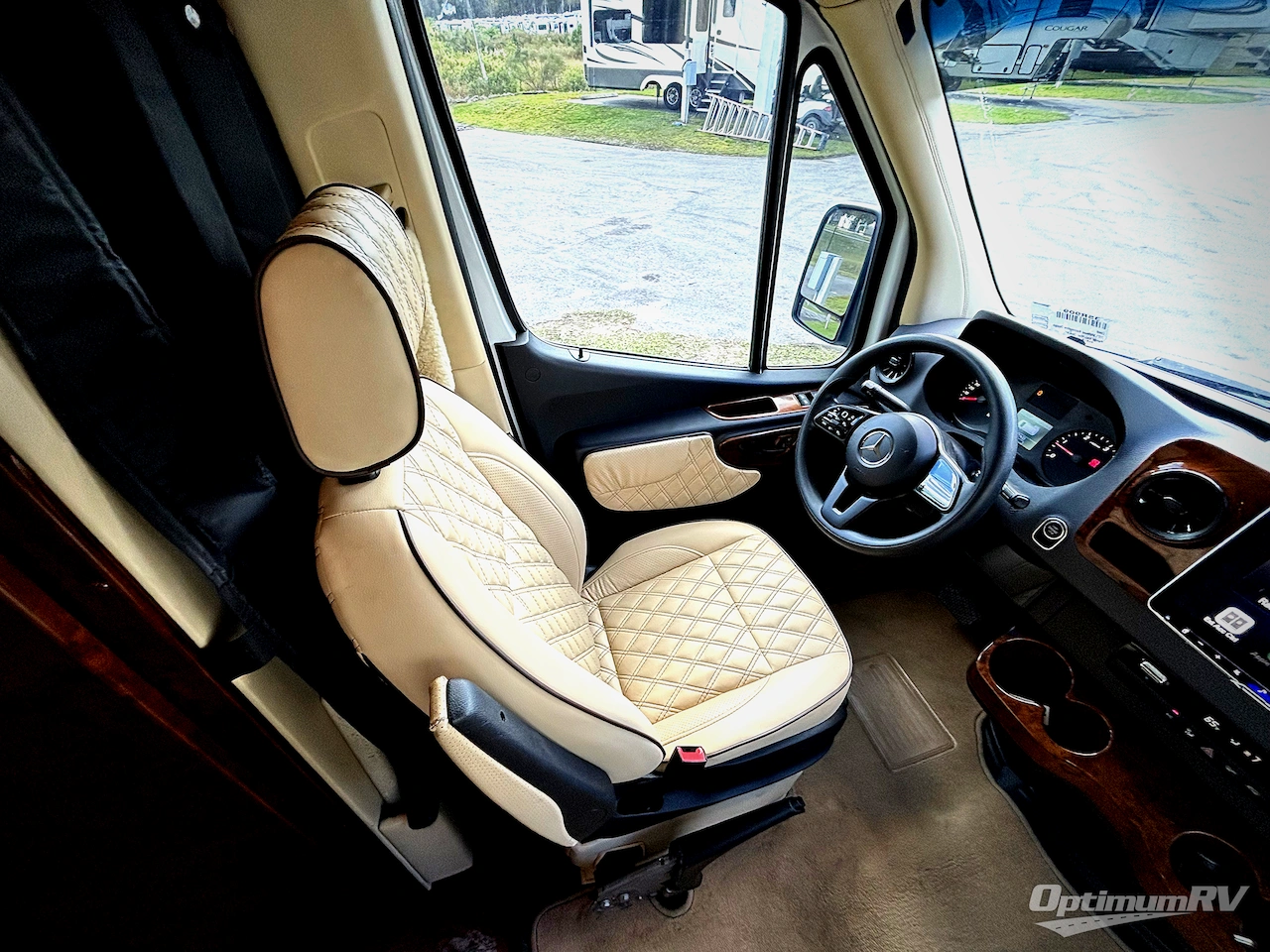 2021 American Coach American Patriot MD2 Lounge Photo 7