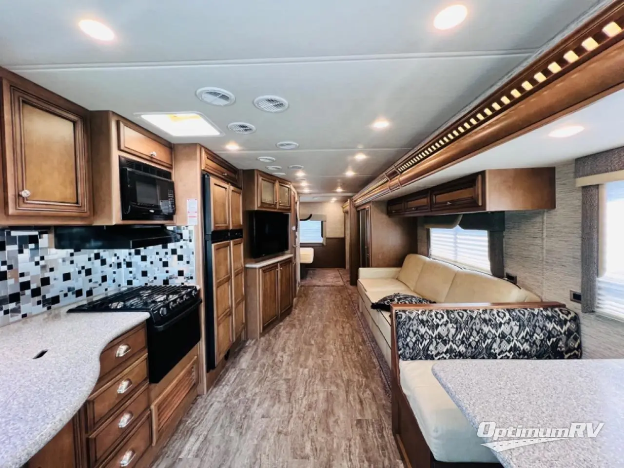 2019 Newmar Bay Star Sport 3307 Photo 6