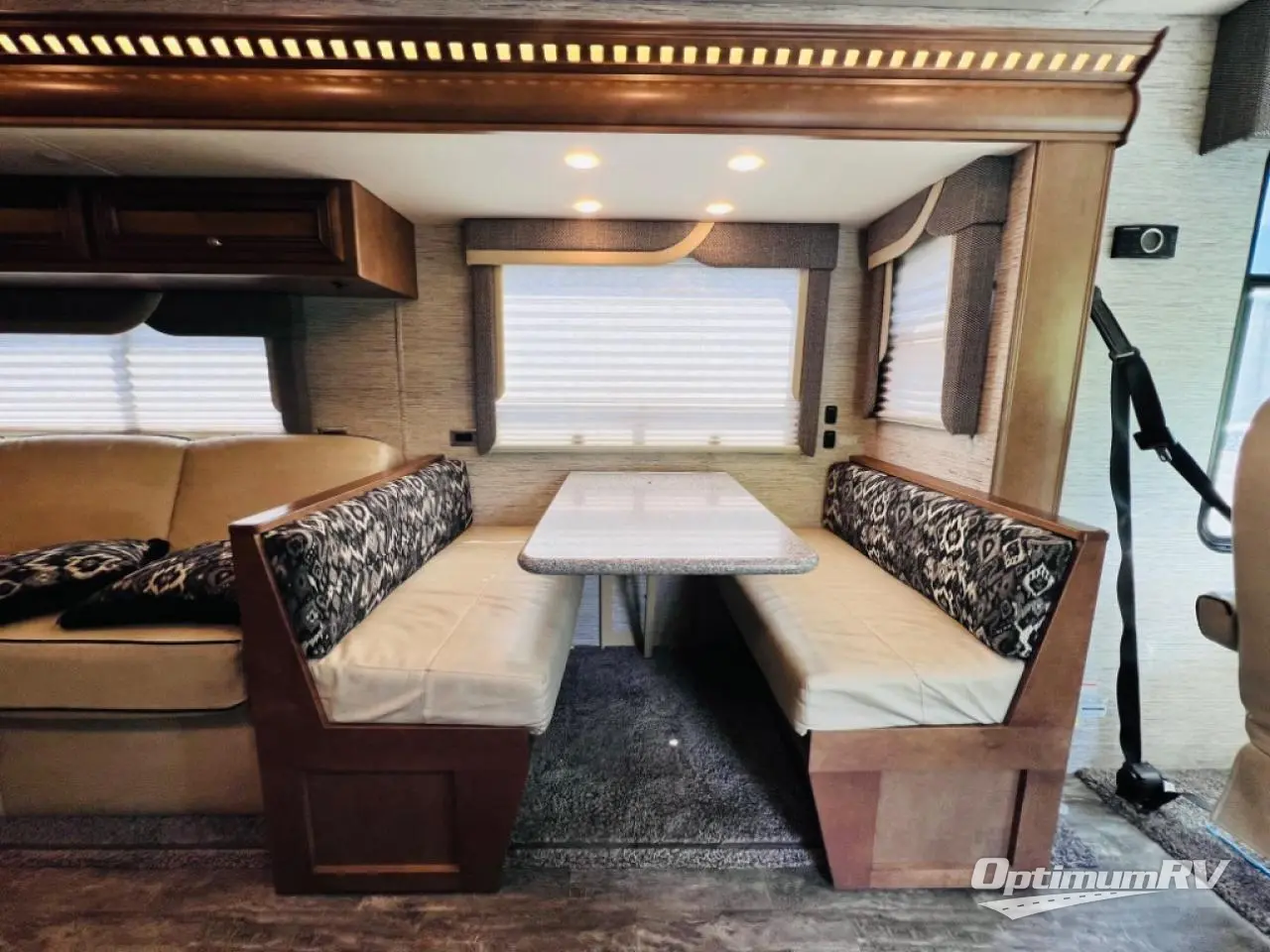 2019 Newmar Bay Star Sport 3307 Photo 8