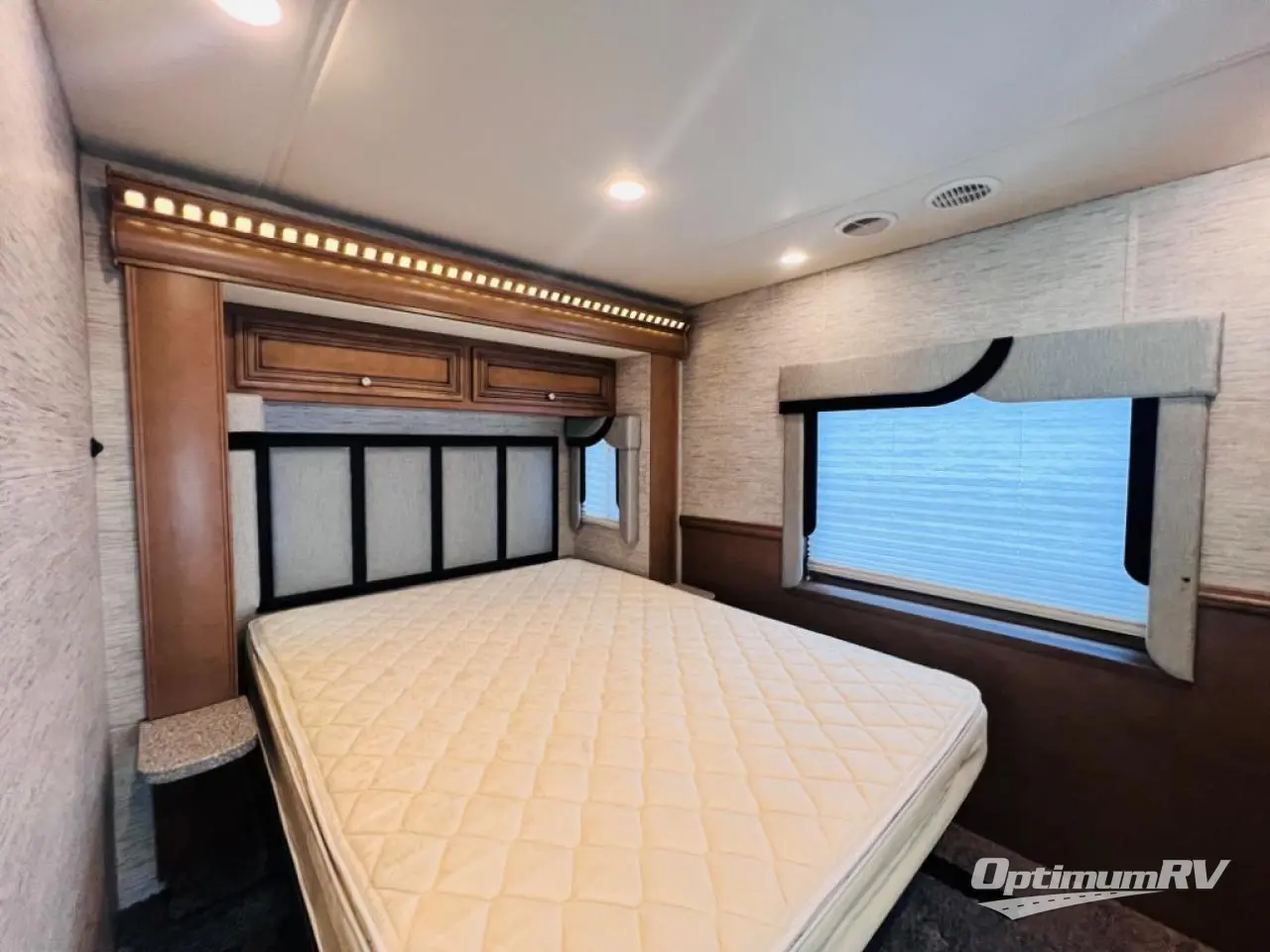 2019 Newmar Bay Star Sport 3307 Photo 13