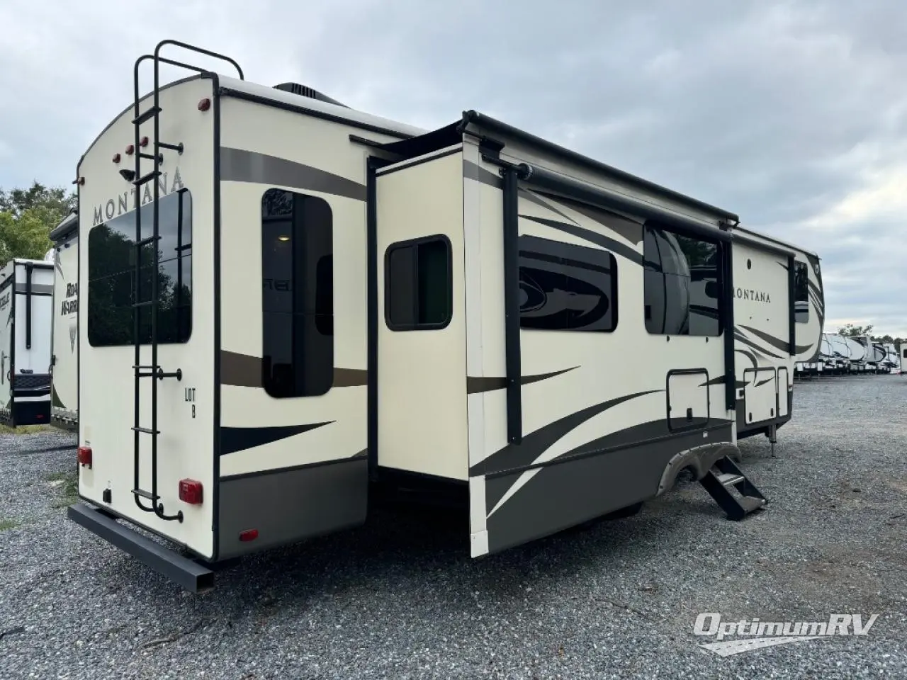 2018 Keystone Montana 3721RL Photo 2