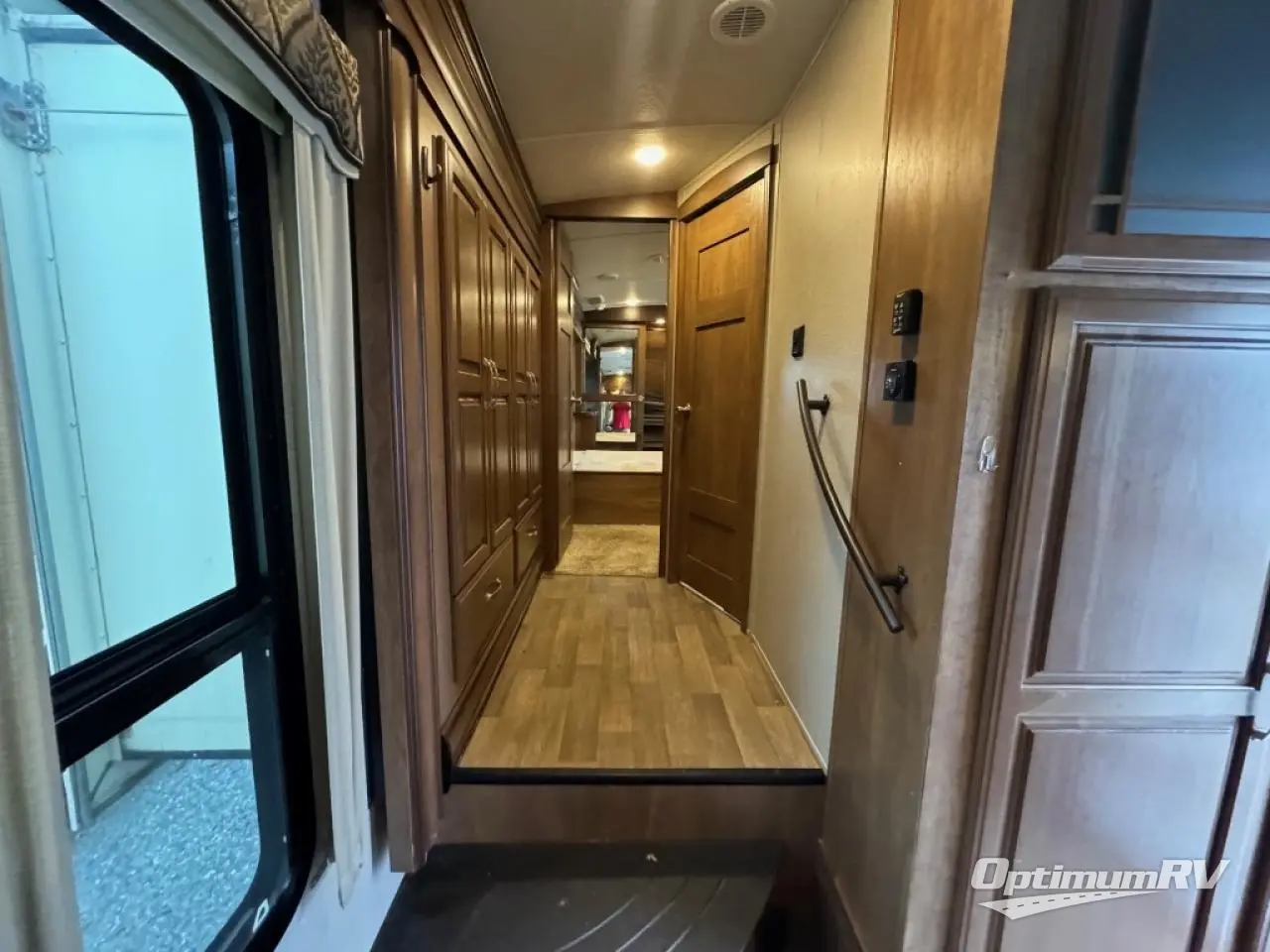 2018 Keystone Montana 3721RL Photo 9