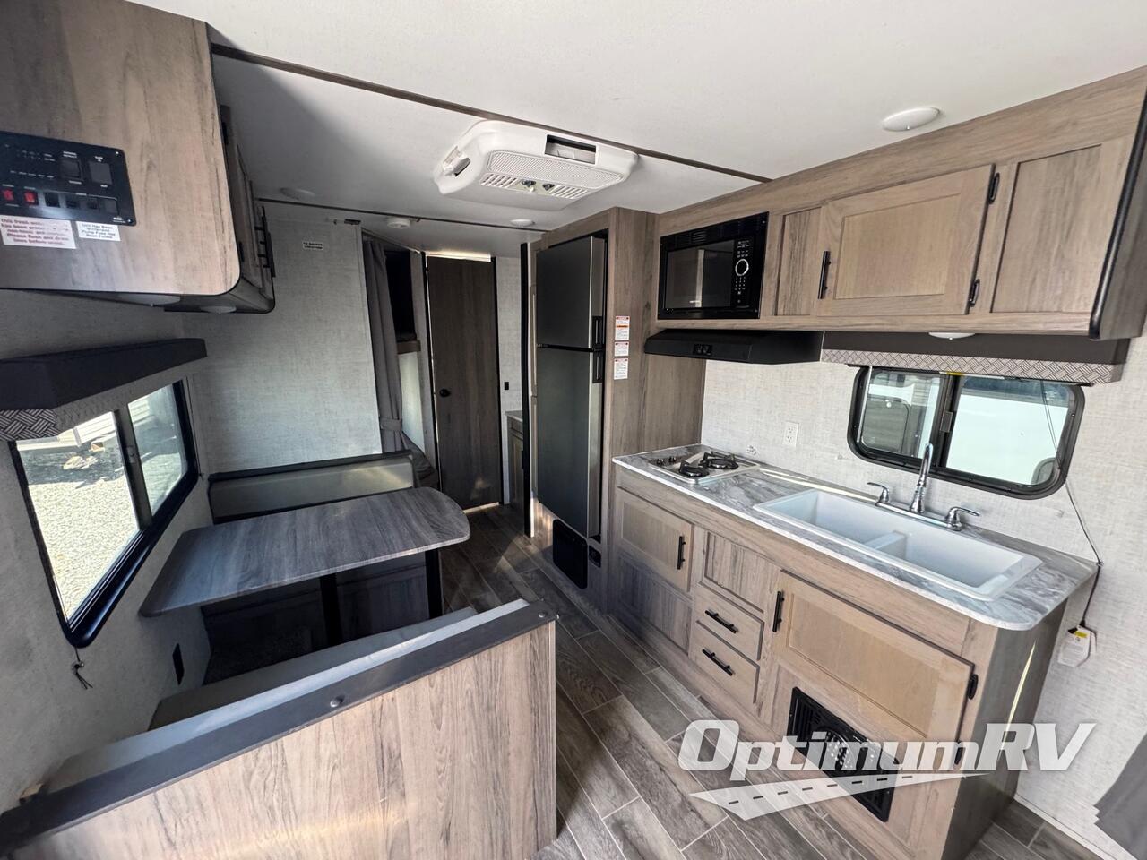 2022 Gulf Stream Kingsport Ultra Lite 248BH Photo 4