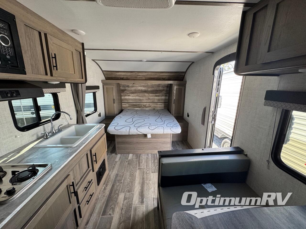 2022 Gulf Stream Kingsport Ultra Lite 248BH Photo 10