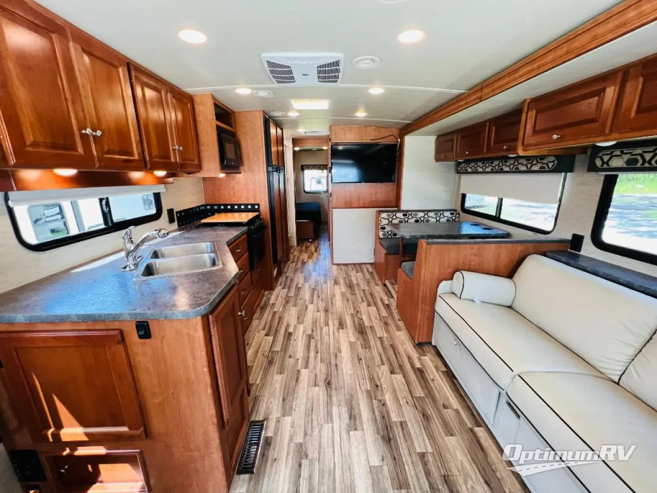 2018 Winnebago Vista 32YE Photo 4