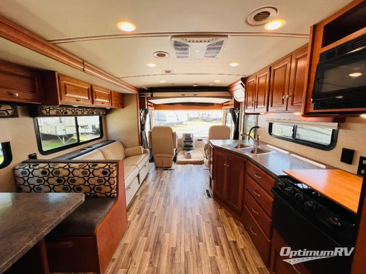 2018 Winnebago Vista 32YE Photo 5