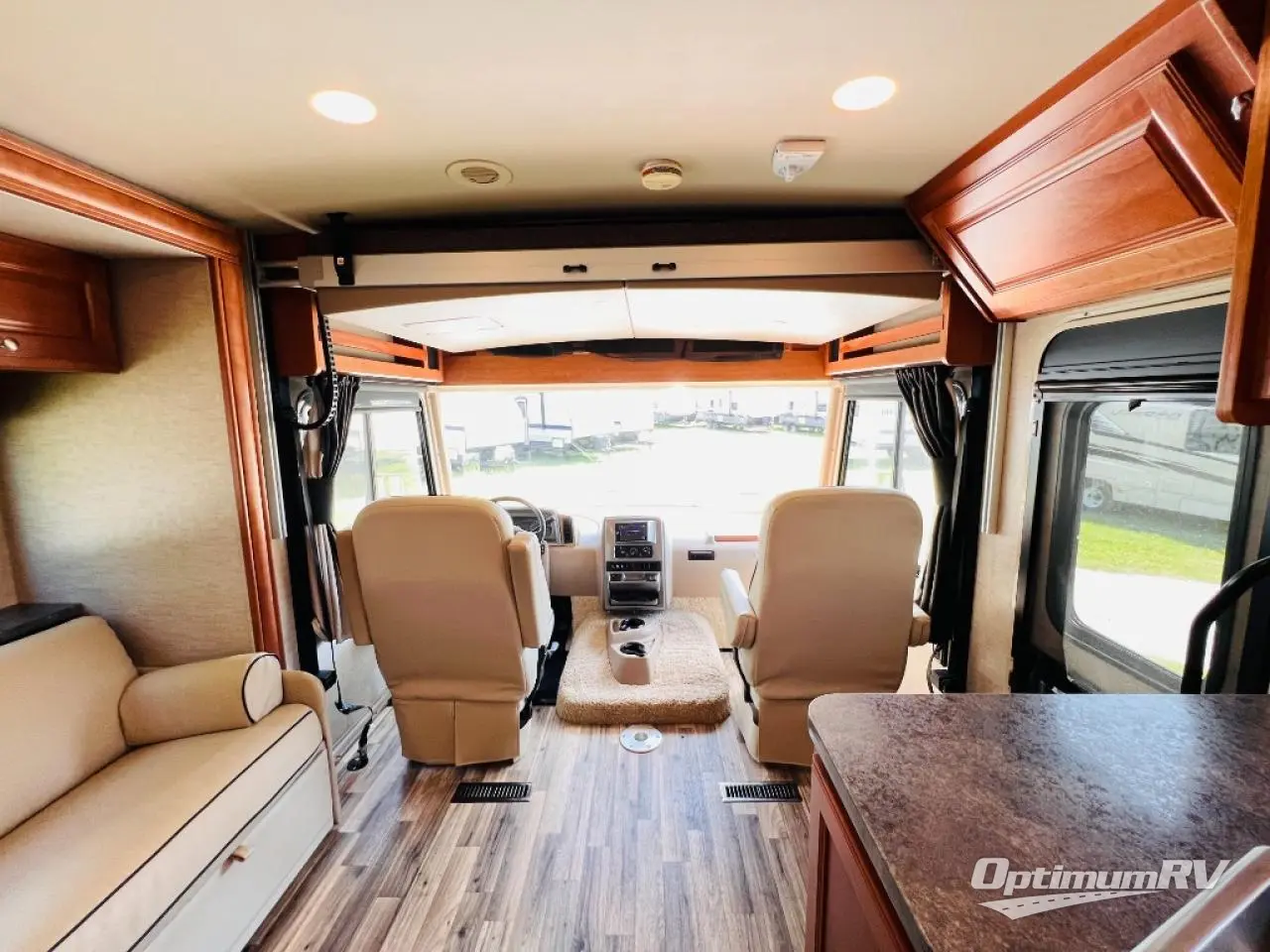 2018 Winnebago Vista 32YE Photo 6