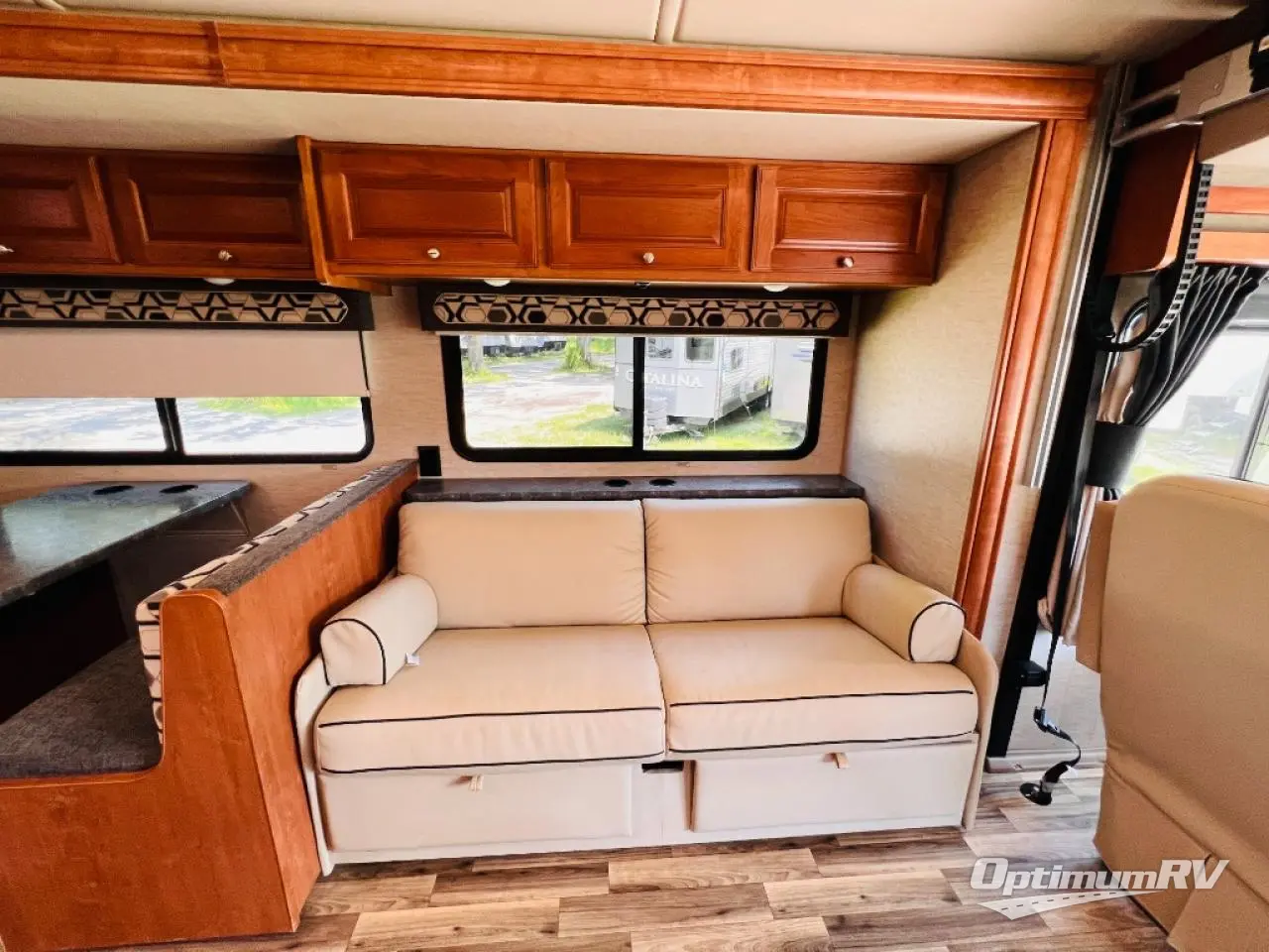 2018 Winnebago Vista 32YE Photo 8