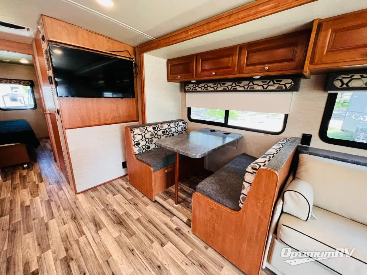 2018 Winnebago Vista 32YE Photo 9