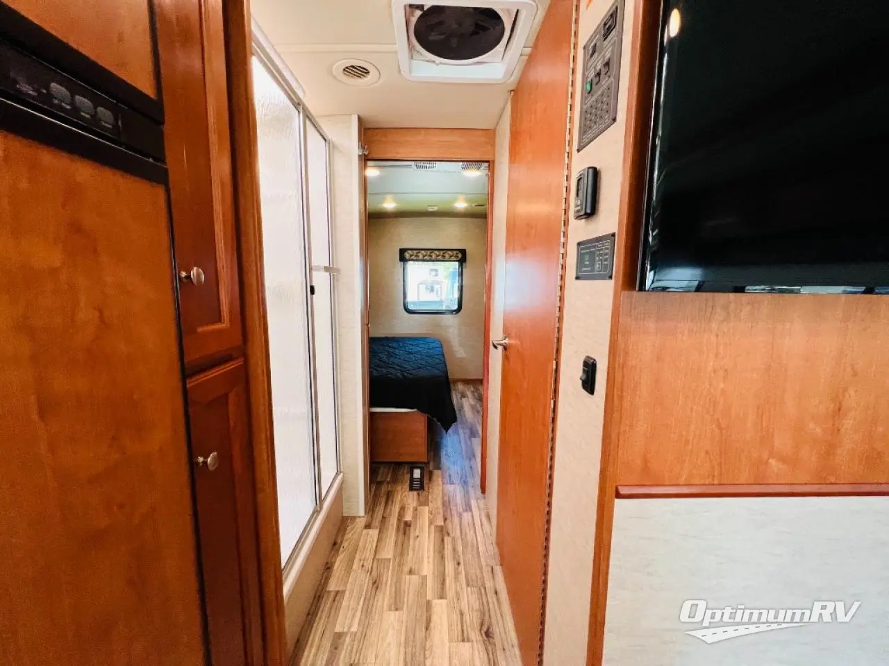 2018 Winnebago Vista 32YE Photo 15