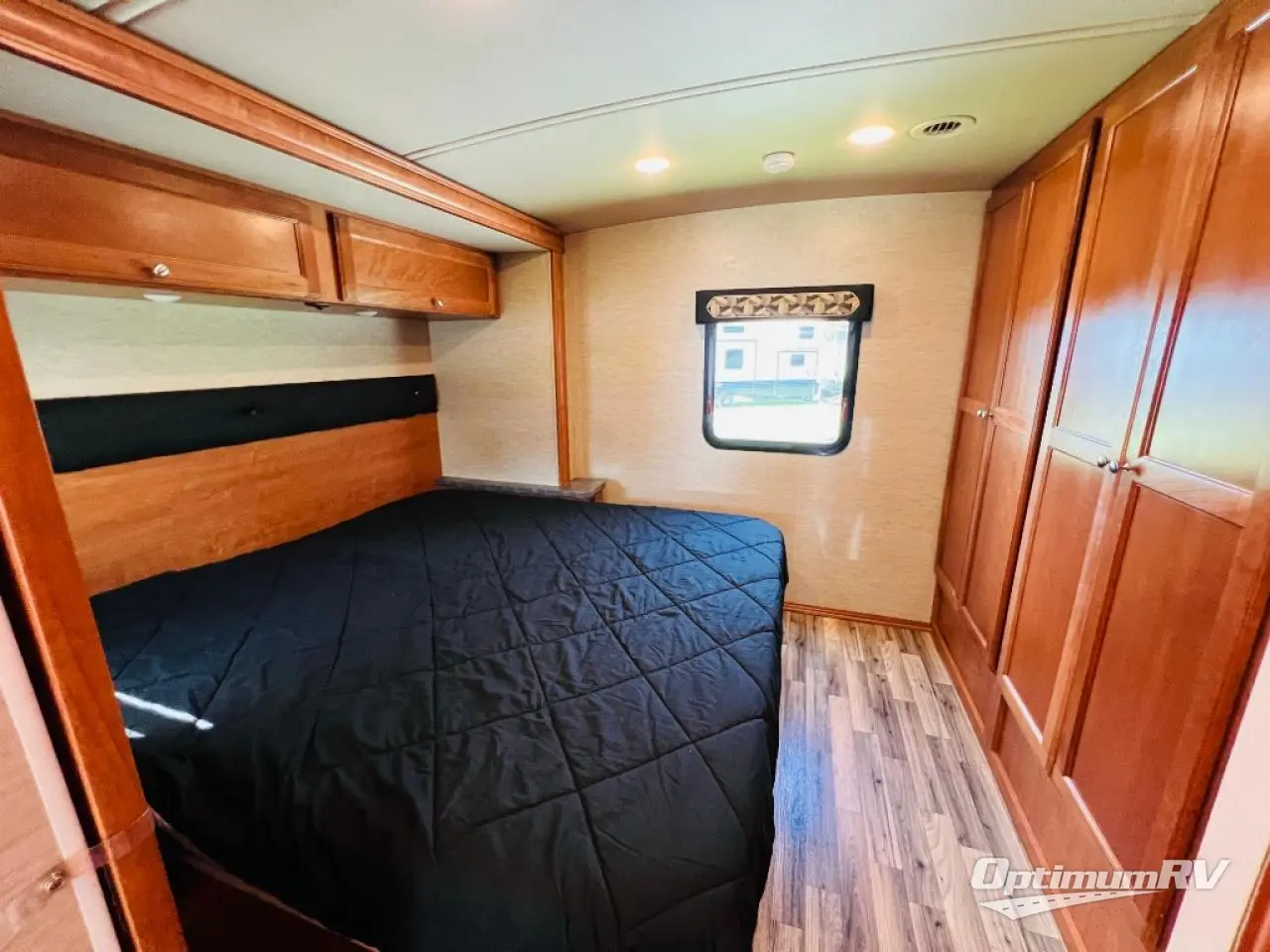 2018 Winnebago Vista 32YE Photo 16