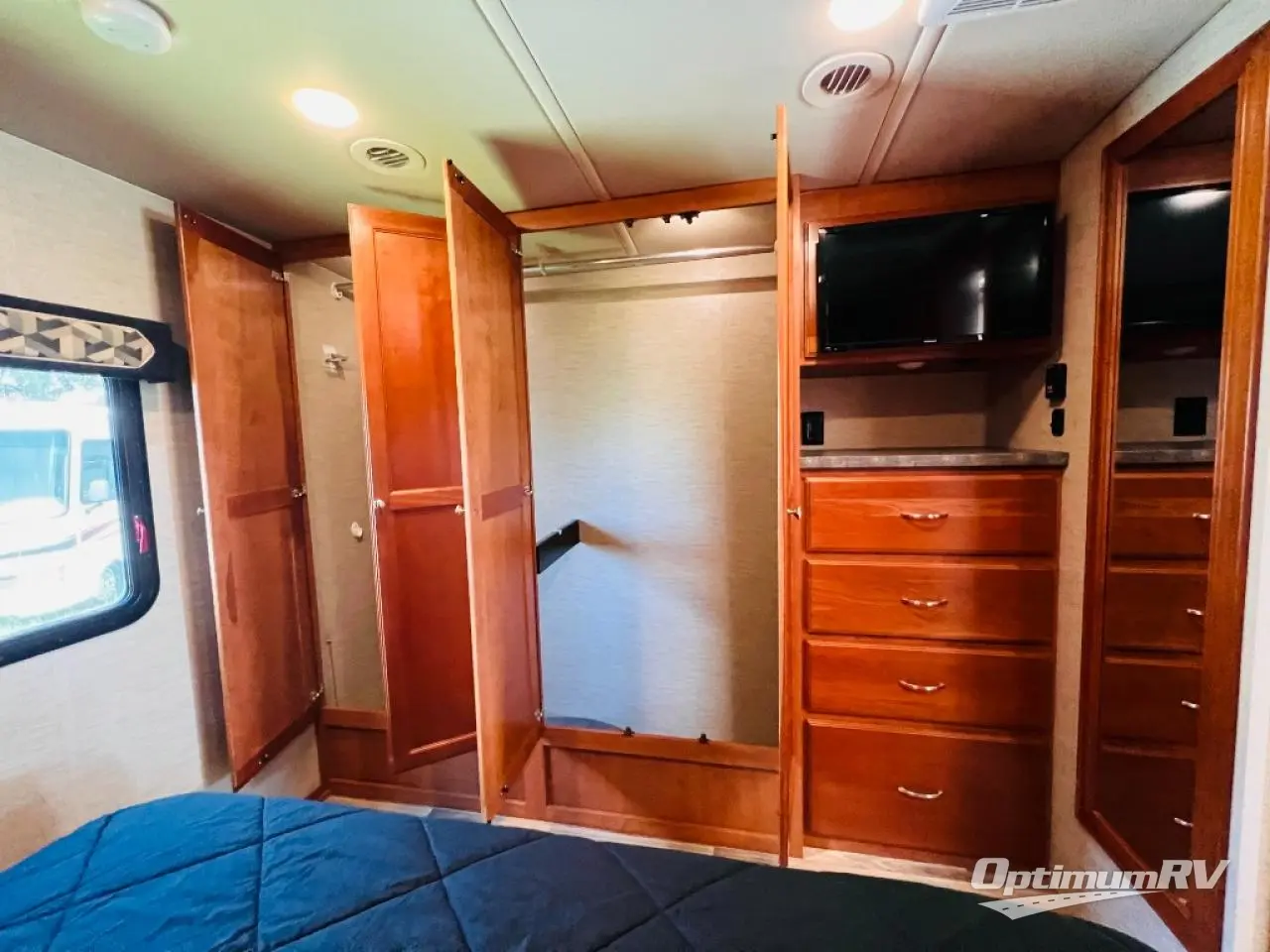 2018 Winnebago Vista 32YE Photo 18