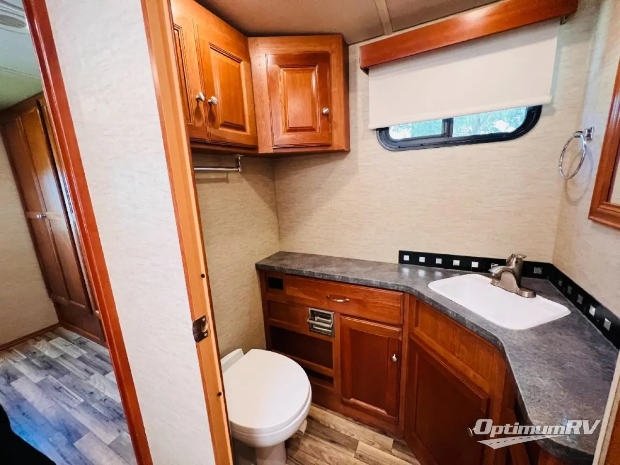 2018 Winnebago Vista 32YE Photo 21