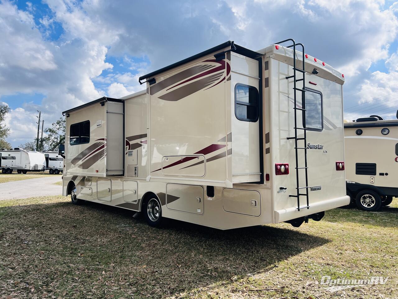 2017 Itasca Sunstar LX 30T Photo 2